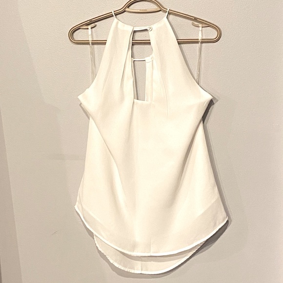 ✨3 for 30✨ Revamped Halter Tank Top - Picture 2 of 4